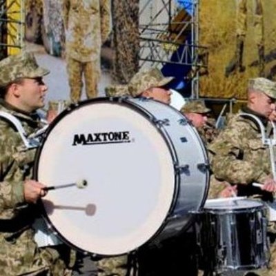 Военный оркестр устроил концерт в центре Киева