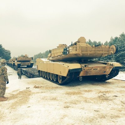 В Польше американскими танковыми снарядами «засыпало» дорогу