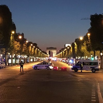 В центре Парижа произошла перестрелка, есть погибшие (фото, видео)