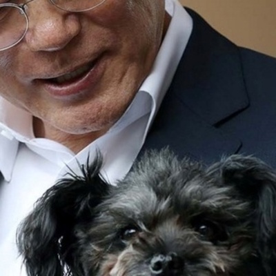 Президент Южной Кореи забрал к себе собаку ранее спасенную от съедения (фото)
