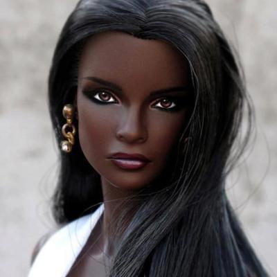 Duckie Thot – темнокожая модель являющаяся копией куклы Барби (фото)