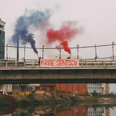 Pussy Riot провели акцию за освобождение Сенцова в Якутске (видео)