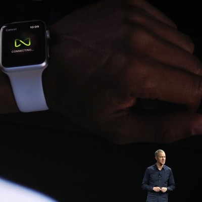 На киевском вокзале сняли рекламу о новом поколении Apple Watch