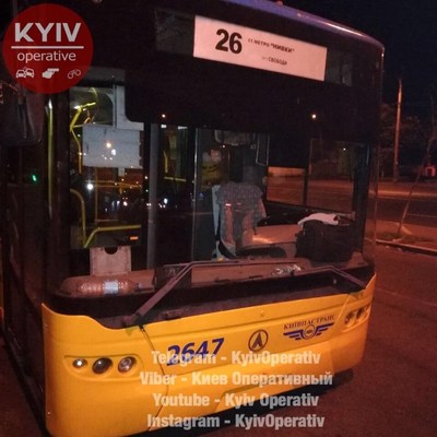 В Киеве обстреляли троллейбус: сеть в ярости (фото)
