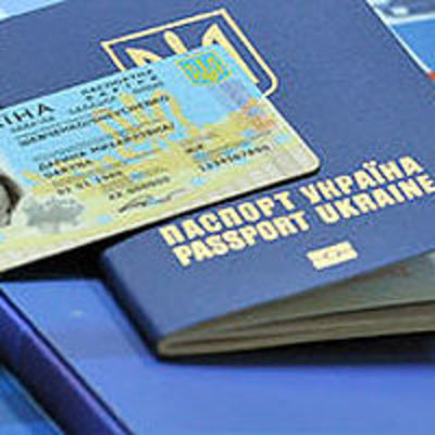 В Киеве задержали чиновника, который за 6000 гривен ускорял выдачу биометрики