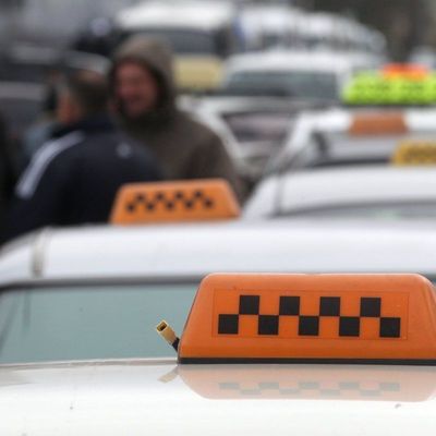 В Киеве пассажир такси напал на водителя после отказа платить за проезд