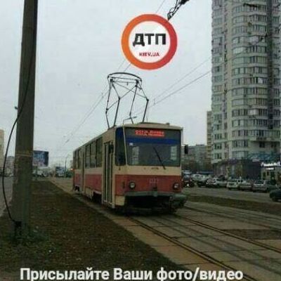 В Киеве под рельсами трамвая провалилась земля