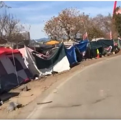 Пугающий своими размерами палаточный город бездомных в Калифорнии (фото, видео)