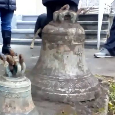На Тернопольщине нашли в земле церковные колокола, закопанные 80 лет назад