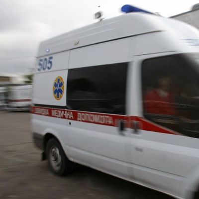 В Львове катание на привязанных к авто санях закончилось больницой для 18-летней девушки