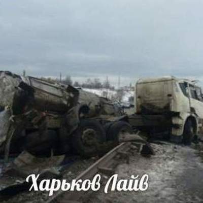 В Харькове слетел с трассы и загорелся грузовик (видео)