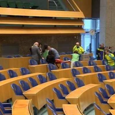 В зале парламента Нидерландов пытался повеситься активист (видео)