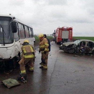 В результате столкновения автобуса и Lanos в Донецкой области есть жертвы