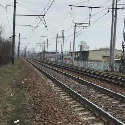 Хулиганы забрасывают поезда камнями под Киевом