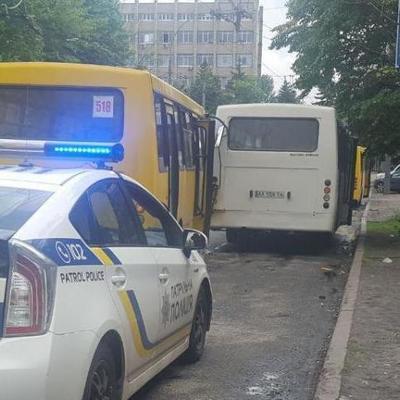 В Киеве столкнулись две маршрутки
