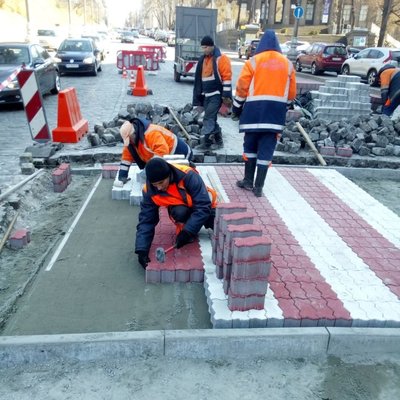 В центре Киева обустраивают нестандартный пешеходный переход