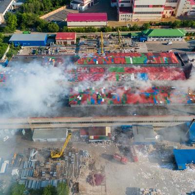 В Днепре загорелся завод по производству туалетной бумаги (фото, видео)