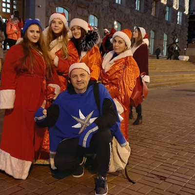 В Киеве прошел парад помощников Святого Николая: как это было