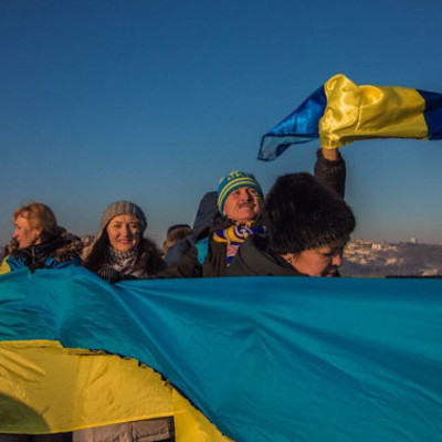 В Киеве ко Дню Соборности два берега Днепра традиционно соединили живой цепью (фото, видео)