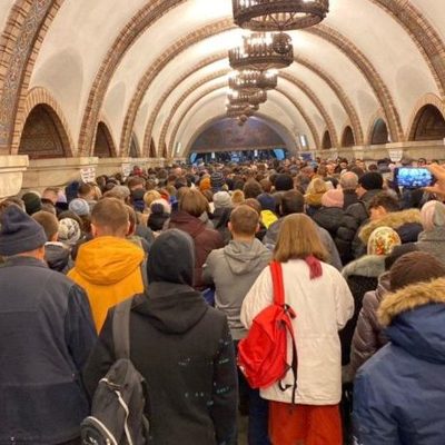Зеленский предложил закрыть метро