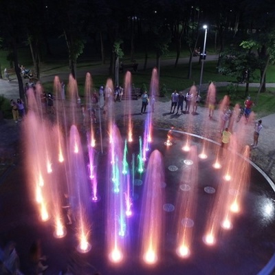 Как выглядит новый светомузыкальный фонтан в Сырецком парке